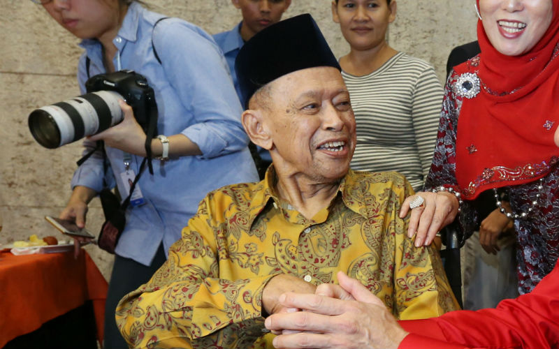 Othman Wok was one of the founding members of independent Singapore who died at the age of 92 years.