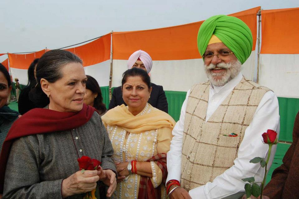 Punjab Power and Irrigation Minister Rana Gurjeet Singh (right) with Indian National Congress president Sonia Gandhi.