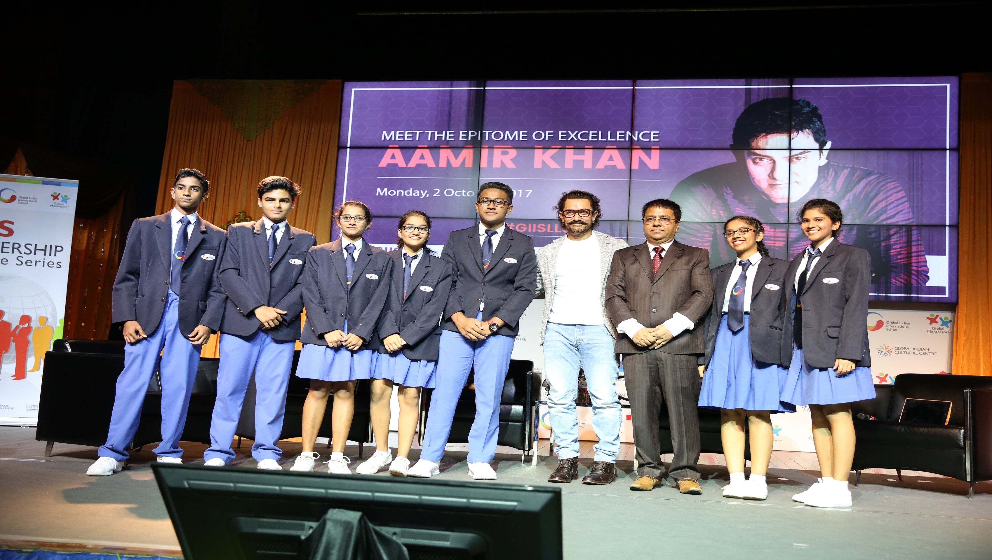 Aamir Khan with GIIS students and Atul Temurnikar - Chairman and Co-Founder of Global Indian International School. 