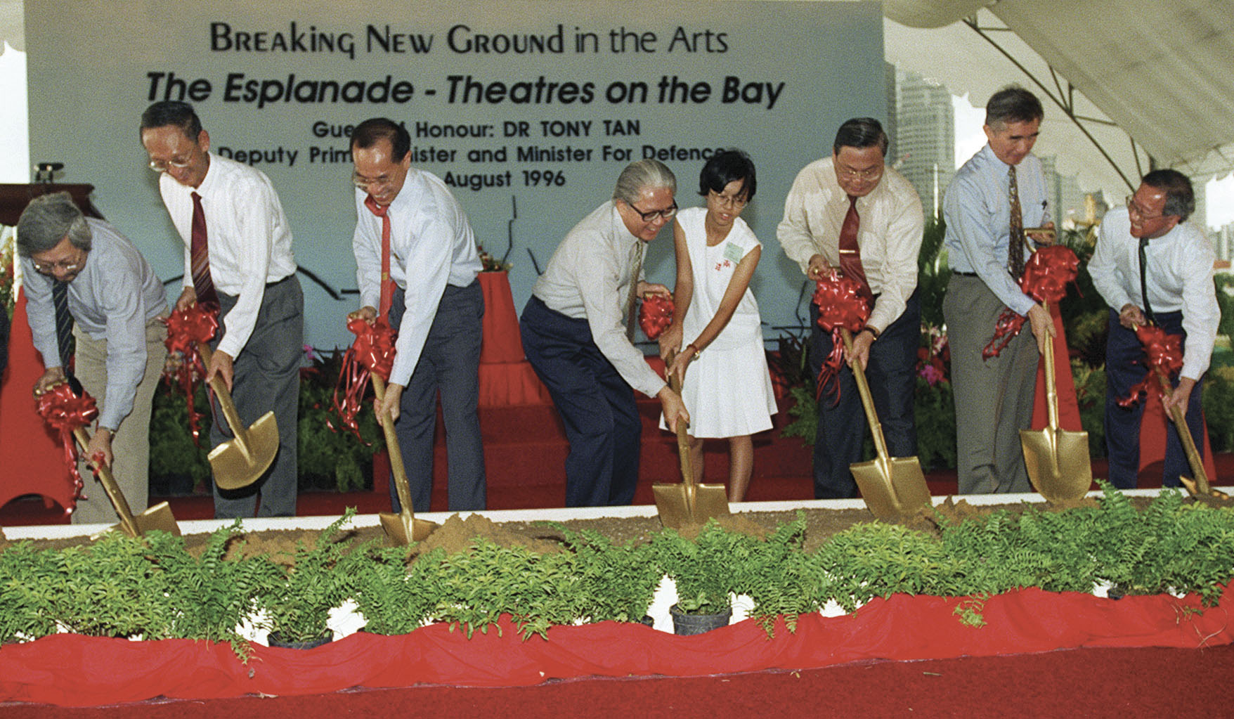 Esplanade's Groundbreaking Ceremony on 11 August 1996. (from left: Steering committee members architect Raymond Woo, Tan Swan Beng of the PUblic Works Department, then Minister for Information and the Arts George Yeo, then Deputy Prime Minister Tony Tan helped by Nanyang High SChool's Ong Ee Sin, then Singapore Arts Centre chairman Robert Iau, then National Arts Council Chairman Liu Thai Ker and DP Architects' Koh Seow Chuan. Photo courtesy: Esplanade - Theatres on the Bay