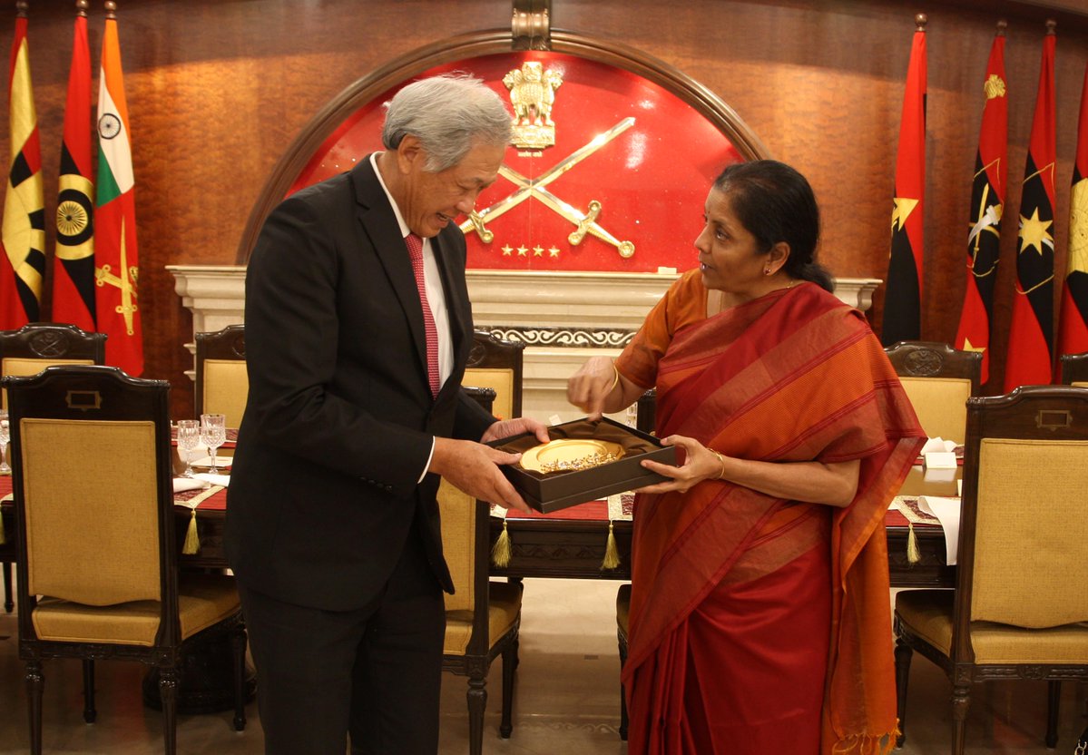 Indian Minister for Defence Nirmala Sitharaman and Defence Minister of Singapore Dr Ng Eng Hen at Army Battle Honours Mess, New Delhi on November 29, 2017. Photo courtesy: Ministry of Defence