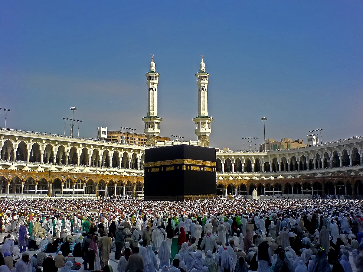 The pilgrims had gone to Mecca for performing minor pilgrimage (Umra). 