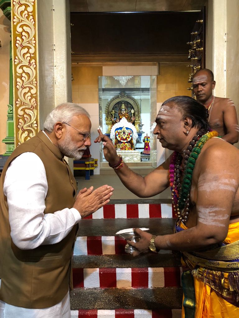 Priest applying tilak on the forehead of PM Modi during his visit to Mariamman Temple in Singapore. 