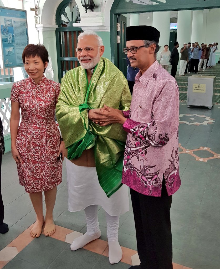 PM Modi visiting Chulia mosque in Singapore. He is accompanied by Singapore Culture Minister Grace Fu Hai Yien. Photo courtesy: Twitter/@MEAIndia 