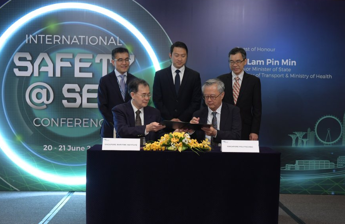 Toh Ah Cheong, Executive Director of Singapore Maritime Institute signed an MOU with Mr Hee Joh Liang, Deputy Principal Development, Singapore Polytechnic (SP) to develop a new maritime research Centre of Excellence in Maritime Safety. Observing were Mr Andrew Tan, Dr Lam Pin Min and Mr Soh Wai Wah, Principal and CEO of SP. 