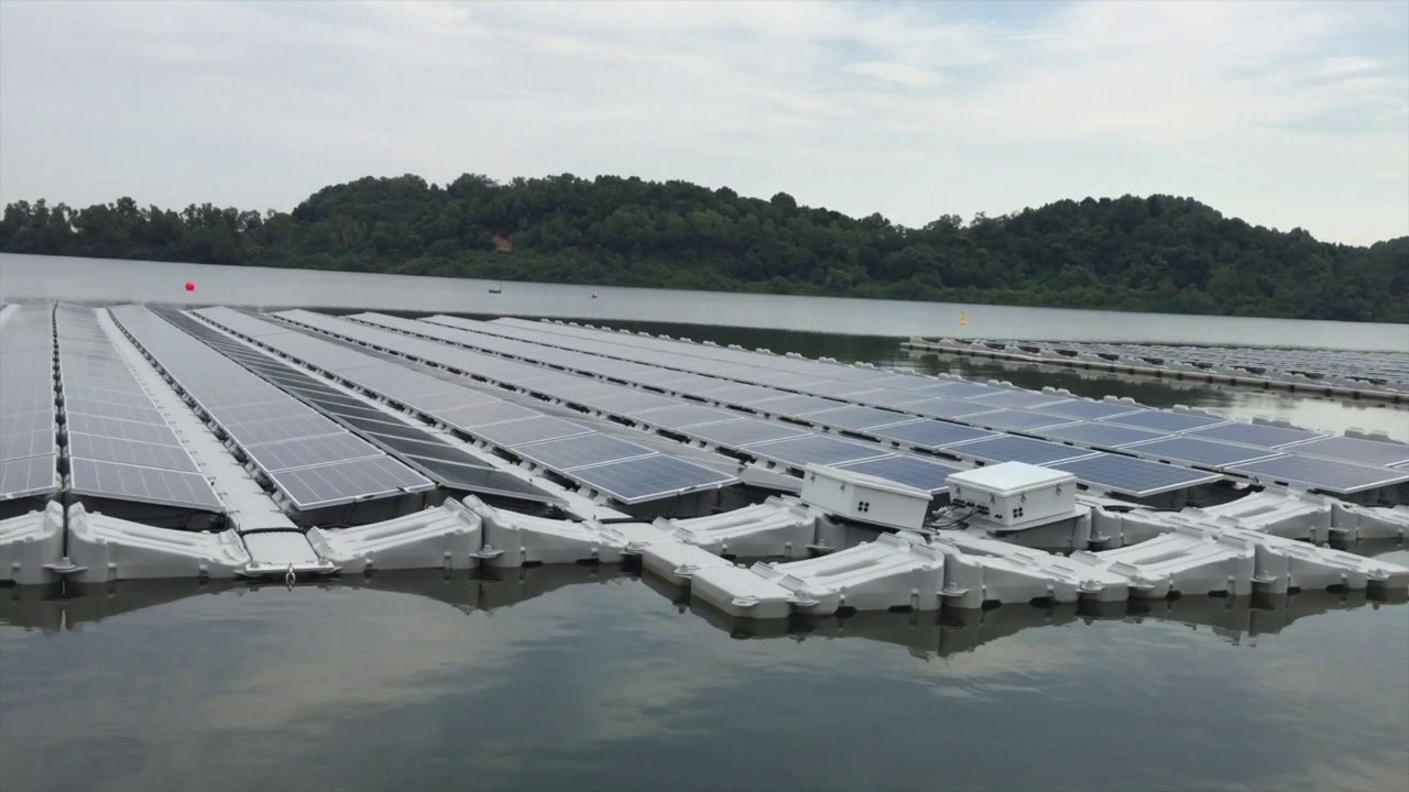 HDB's modular system has been deployed to support a floating solar system in Tengeh Reservoir, located in Tuas. Photo courtesy: Youtube 