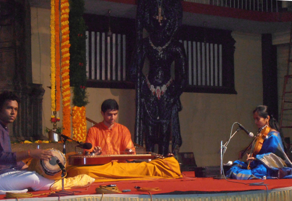Vishaal Sapuram performing at Udupi Shri Krishna Temple in India. Photo courtesy: navachitravina.com 