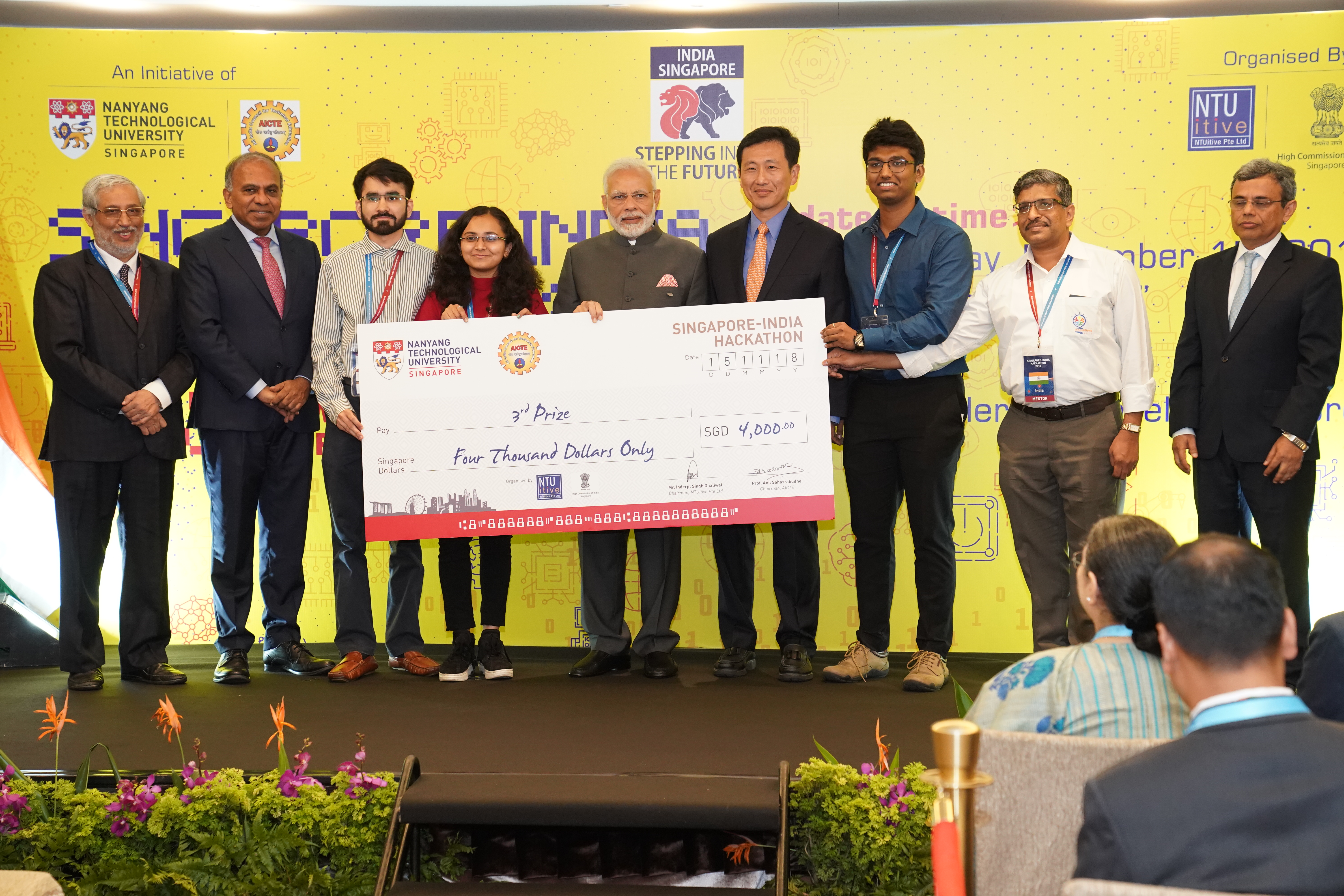 India third prize winners Team KillerKode with Indian Prime Minister Narendra Modi and Singapore’s Education Minister Ong Ye Kung, (far left) AICTE chairman Prof Anil Sahasrabudhe, NTU President Prof Subra Suresh, and (far right) High Commissioner of India to Singapore Jawed Ashraf. Photo courtesy: NTU