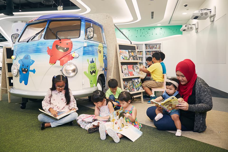 Children can even see stories come to life with Augmented Reality books at the Tinker Truck. Photo courtesy: Facebook page of  National Library Board