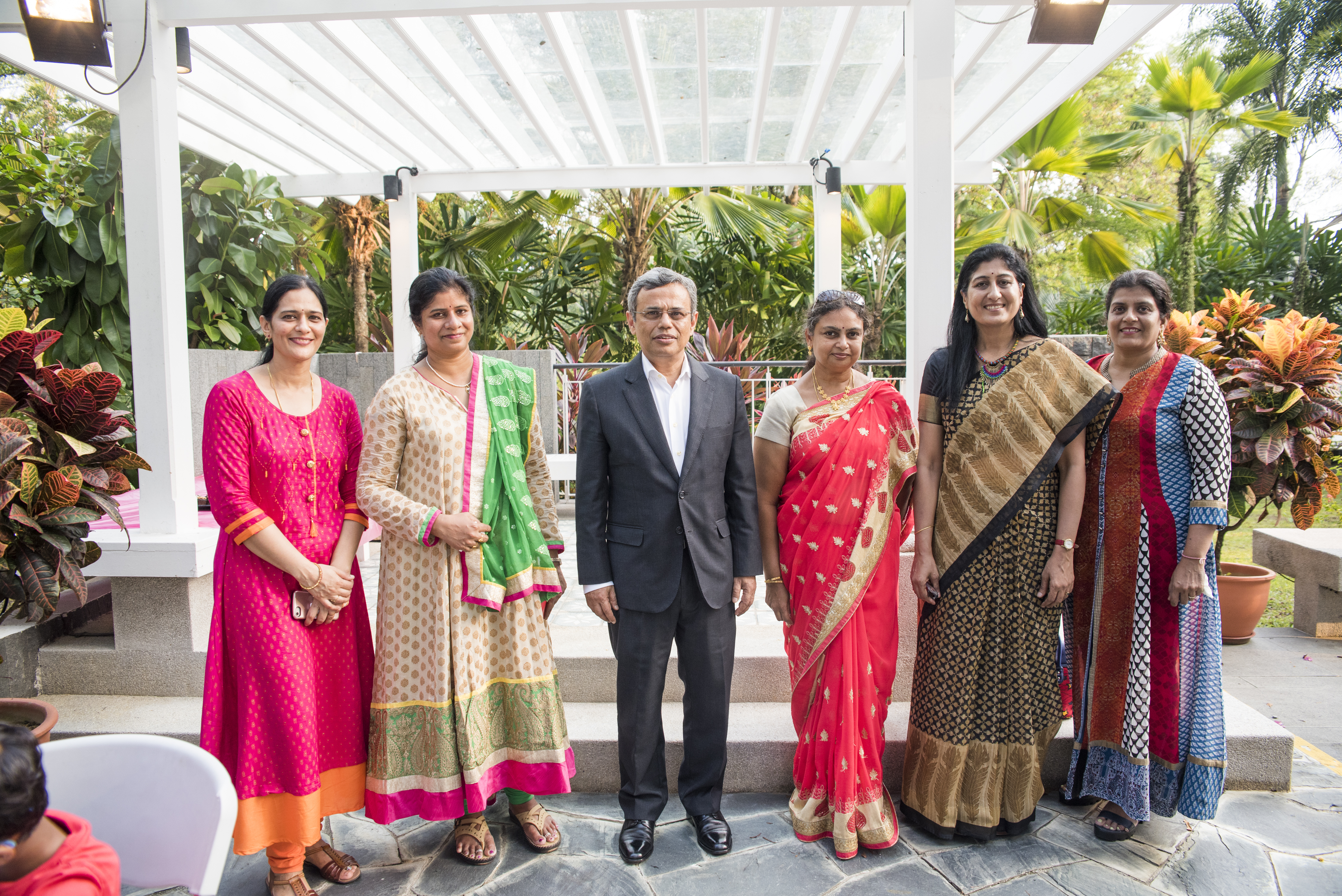 H.E. Jawed Ashraf, High Commissioner of India to Singapore along with the team of Stroke Arts Studio who taught the intricacies of rangoli designs to the people at India House.  Photo courtesy: IDF, Singapore