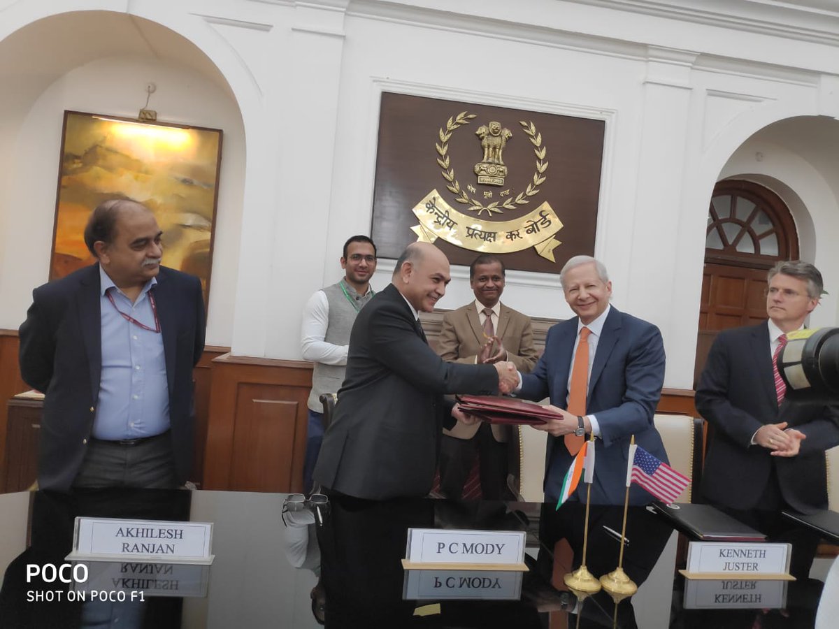 P C Mody, Chairman,Central Board of Direct Taxes (CBDT) and Kenneth Juster, Ambassador of USA to India after signing the Inter-Governmental Agreement for the exchange of Country by Country (CbC) Reports on automatic basis. in New Delhi. Photo courtesy Ministry of Finance