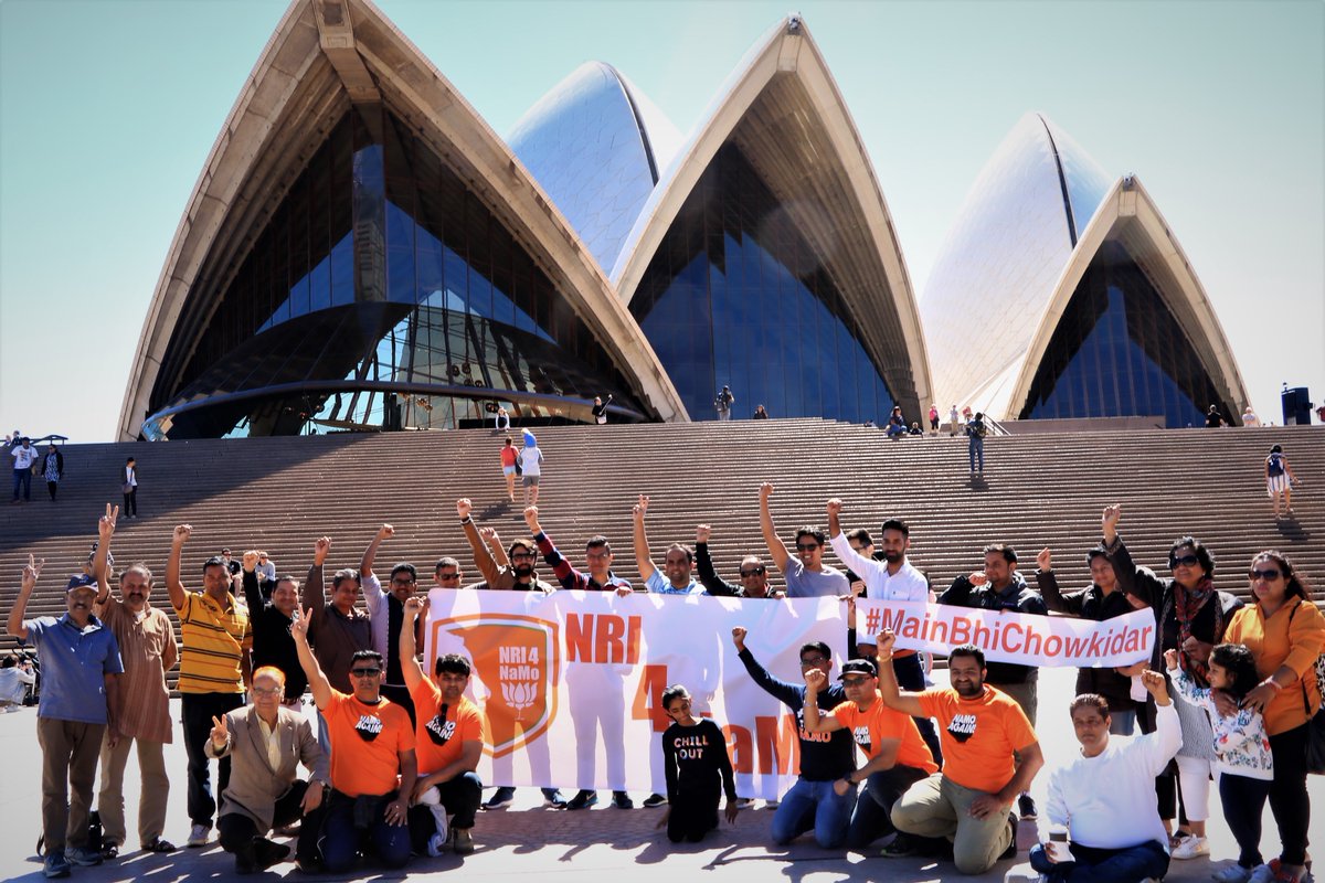  NRIs living in Australia showing their support for Indian PM Narendra Modi at the Sydney Opera House. Photo courtesy: Twitter@jayshahIN