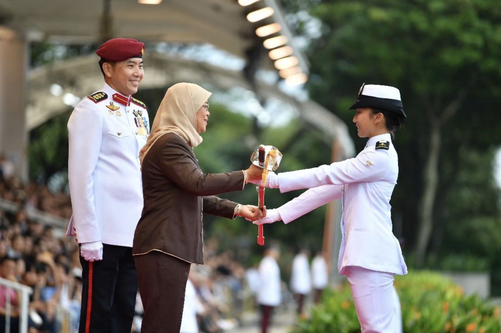 President Halimah Yacob presenting the Sword of Honour to Midshipman (MID) Allison Tan from the Republic of Singapore Navy. Photo courtesy: Mindef