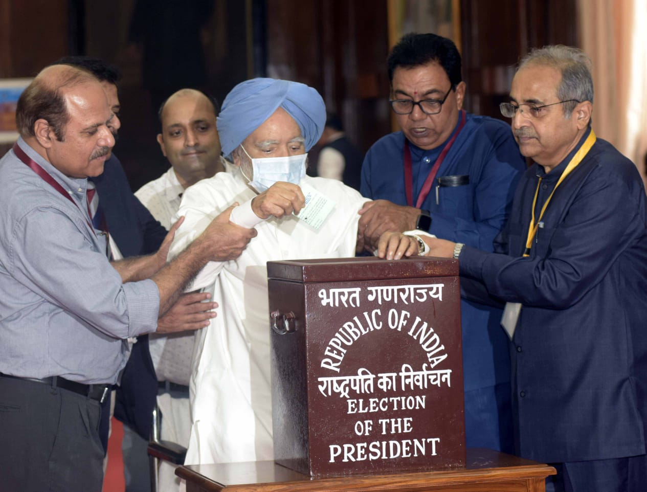 Former prime minister Manmohan Singh cast his vote for the Indian Presidential candidate.