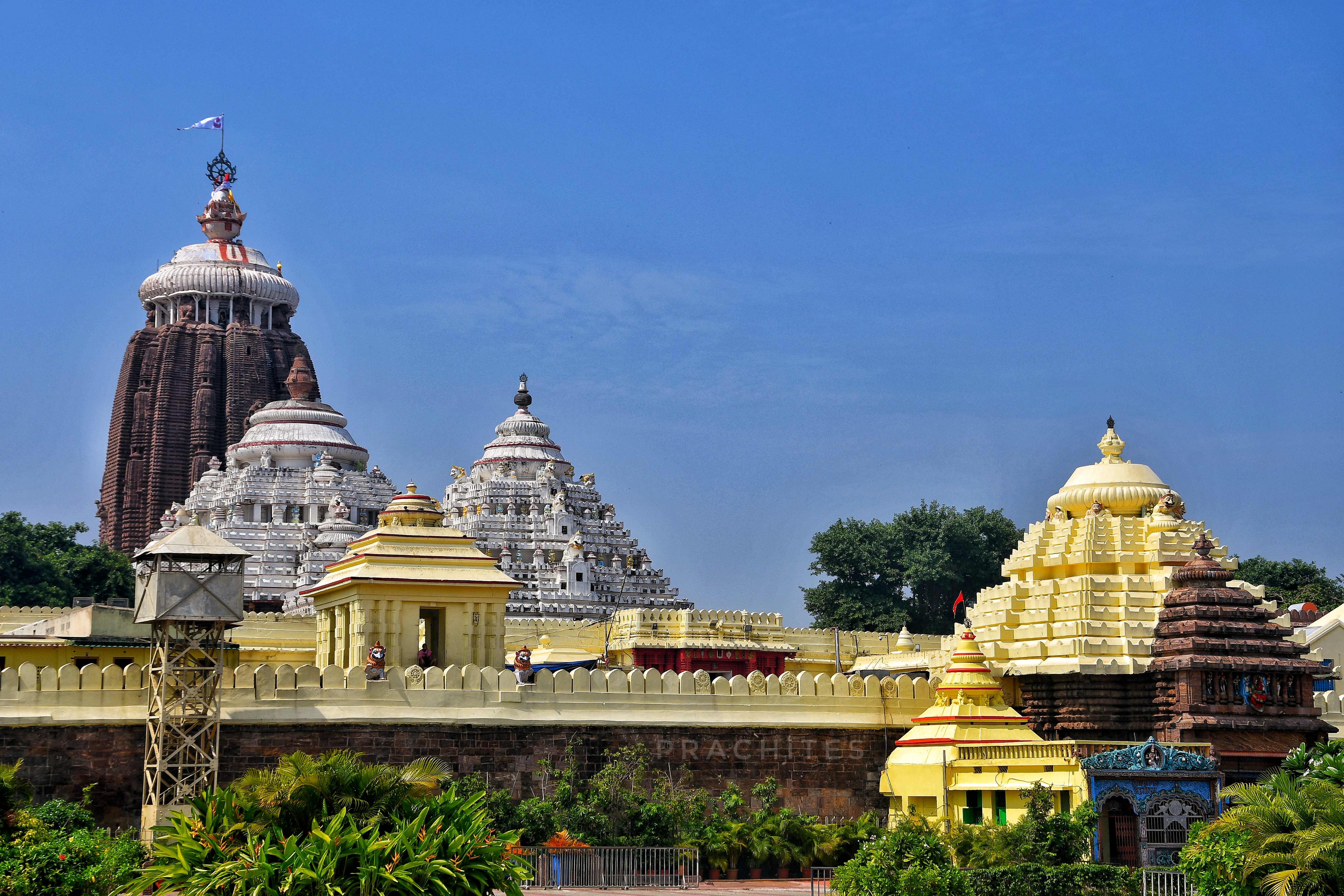 While at Puri, tourists will visit Jagannath Temple, Golden Puri beach, Sun Temple at Konark and other temples of Bhubaneshwar. 