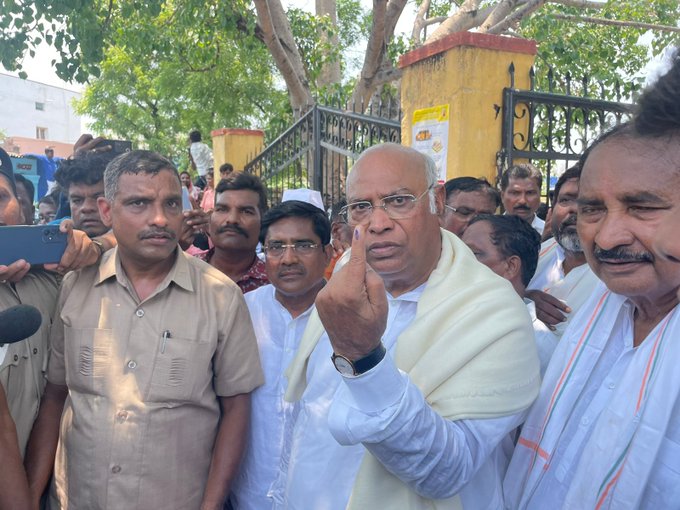 The party has called a key meeting at national party president Mallikarjun Kharge's residence for later today